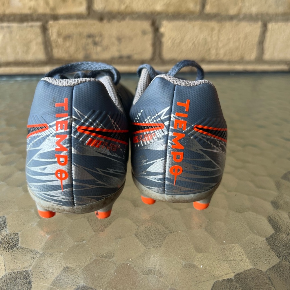 Nike Gray and Orange Sneakers with Textured Design - Picture 2 of 2